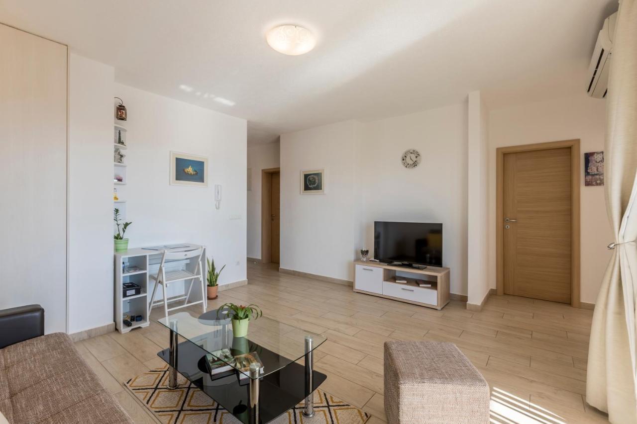 Apart Sa Terasom 250M Od Plaze,Parking,Wi Fi,Rostilj Trogir Dış mekan fotoğraf