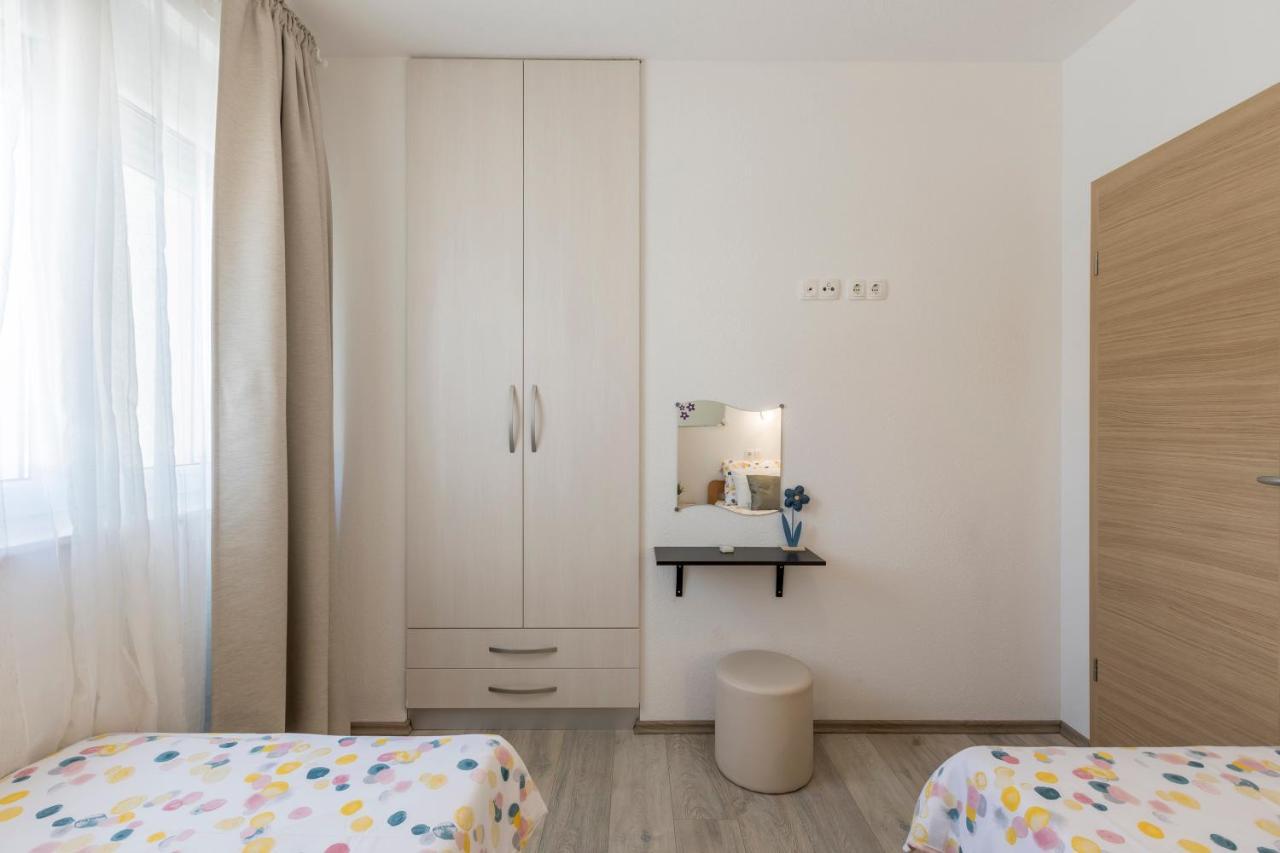 Apart Sa Terasom 250M Od Plaze,Parking,Wi Fi,Rostilj Trogir Dış mekan fotoğraf