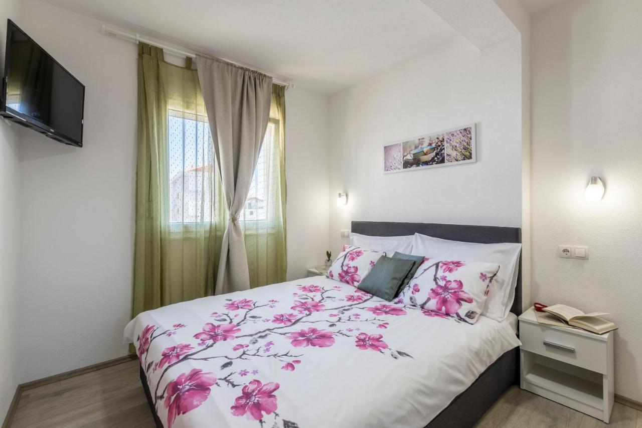 Apart Sa Terasom 250M Od Plaze,Parking,Wi Fi,Rostilj Trogir Dış mekan fotoğraf