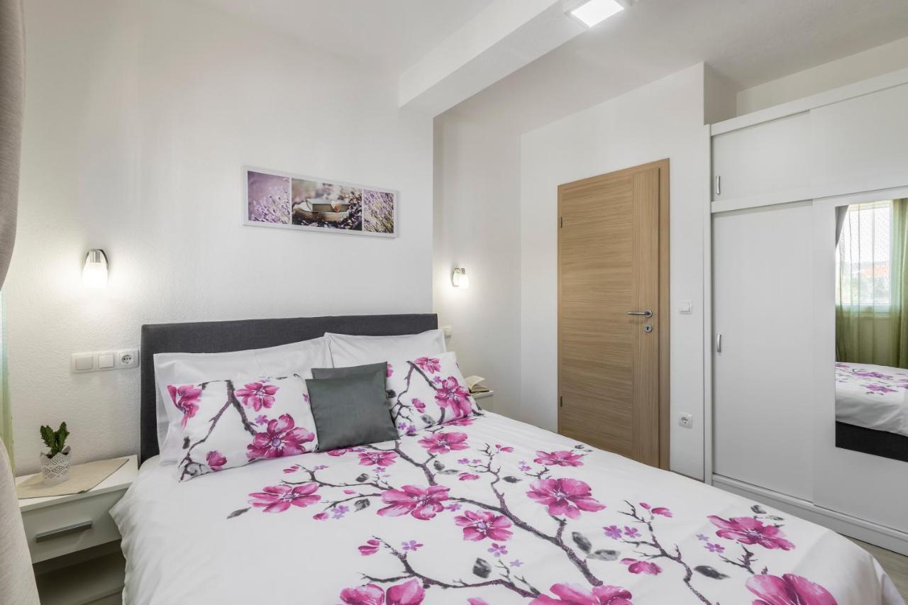 Apart Sa Terasom 250M Od Plaze,Parking,Wi Fi,Rostilj Trogir Dış mekan fotoğraf