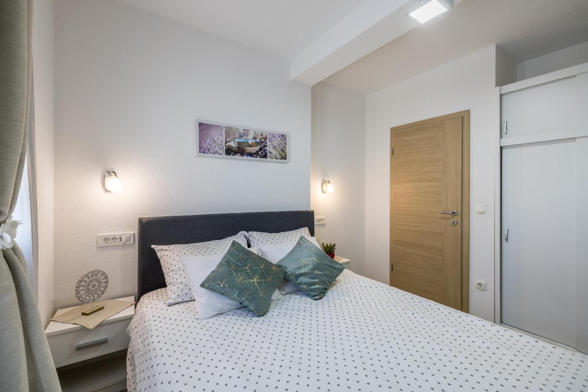Apart Sa Terasom 250M Od Plaze,Parking,Wi Fi,Rostilj Trogir Dış mekan fotoğraf
