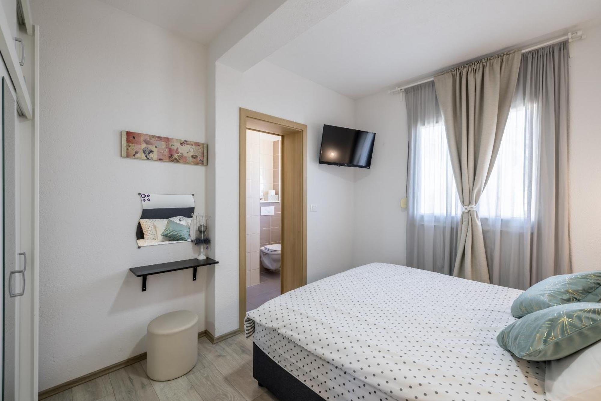 Apart Sa Terasom 250M Od Plaze,Parking,Wi Fi,Rostilj Trogir Dış mekan fotoğraf