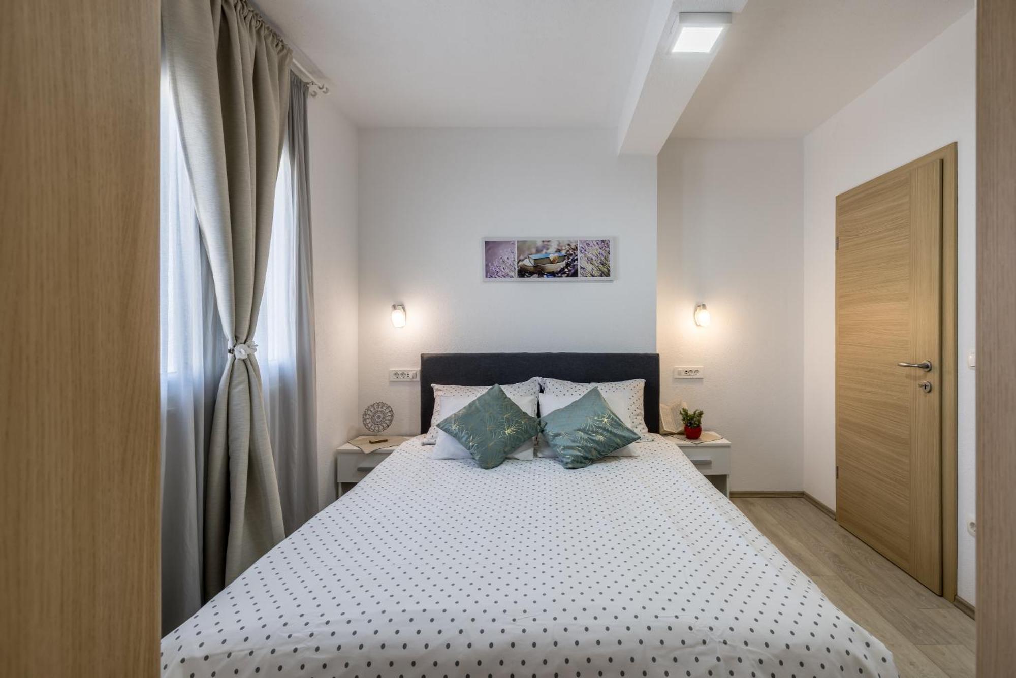 Apart Sa Terasom 250M Od Plaze,Parking,Wi Fi,Rostilj Trogir Dış mekan fotoğraf