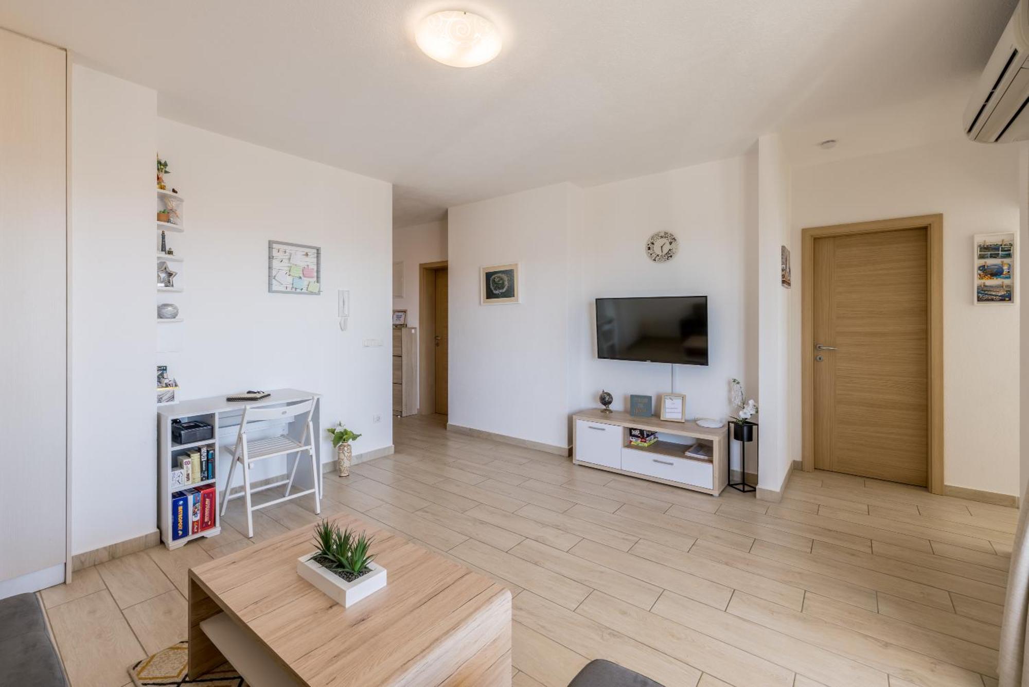 Apart Sa Terasom 250M Od Plaze,Parking,Wi Fi,Rostilj Trogir Dış mekan fotoğraf