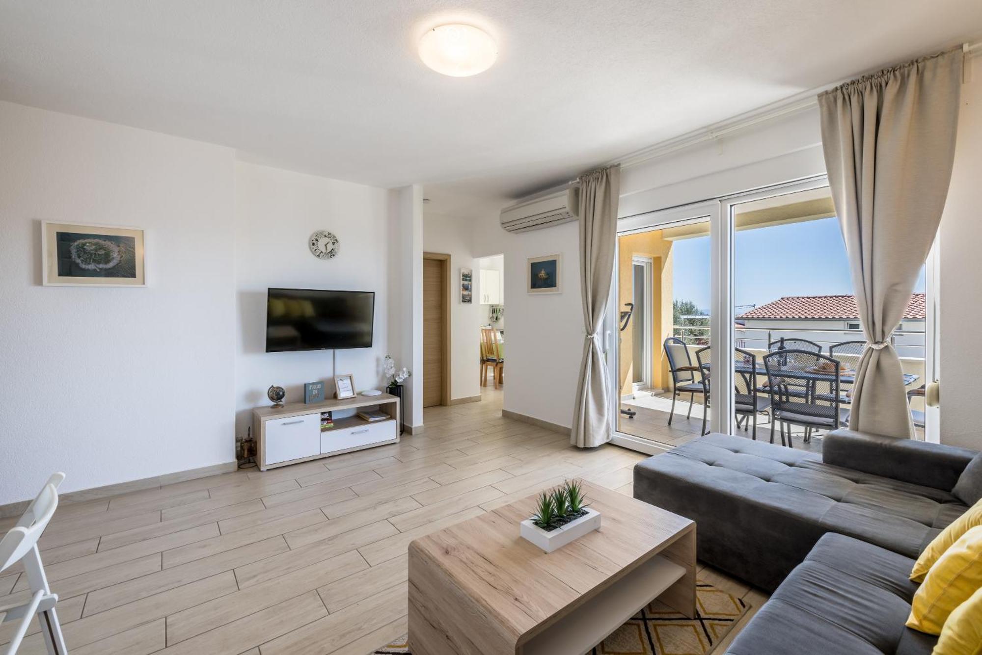 Apart Sa Terasom 250M Od Plaze,Parking,Wi Fi,Rostilj Trogir Dış mekan fotoğraf
