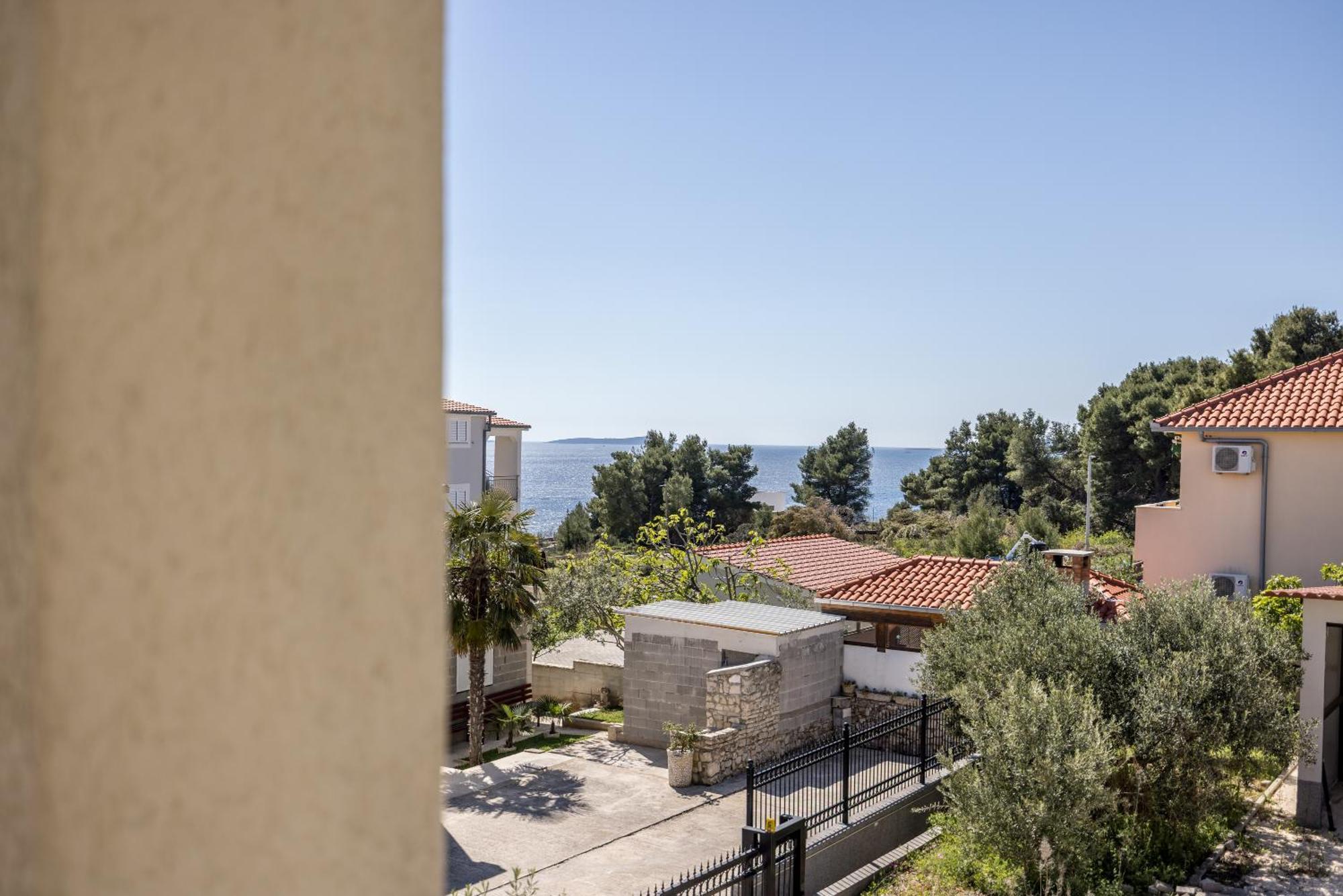 Apart Sa Terasom 250M Od Plaze,Parking,Wi Fi,Rostilj Trogir Dış mekan fotoğraf